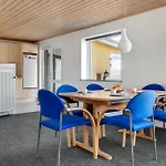 3 Bedroom Awesome In Prázdninový dům *