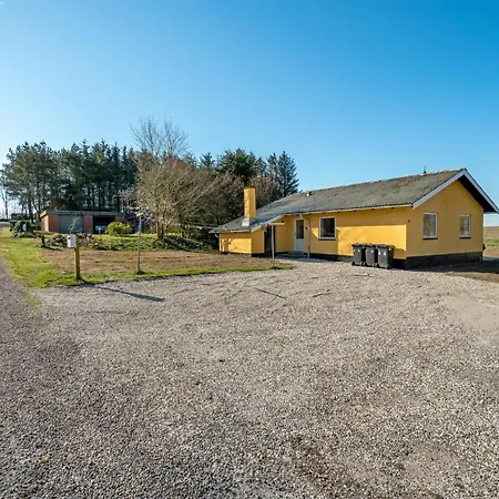 3 Bedroom Awesome In Prázdninový dům